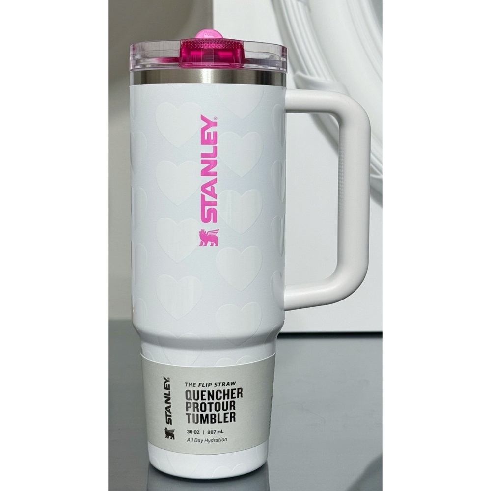 STANLEY QUENCHER PROTOUR FLIP STRAW TUMBLER, 30OZ- FROST LOVELY HEARTS‎